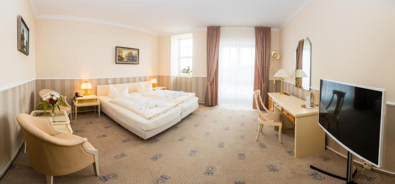 Hotel Erbprinz & Restaurant "Prinzenstube" Ludwigslust Ngoại thất bức ảnh