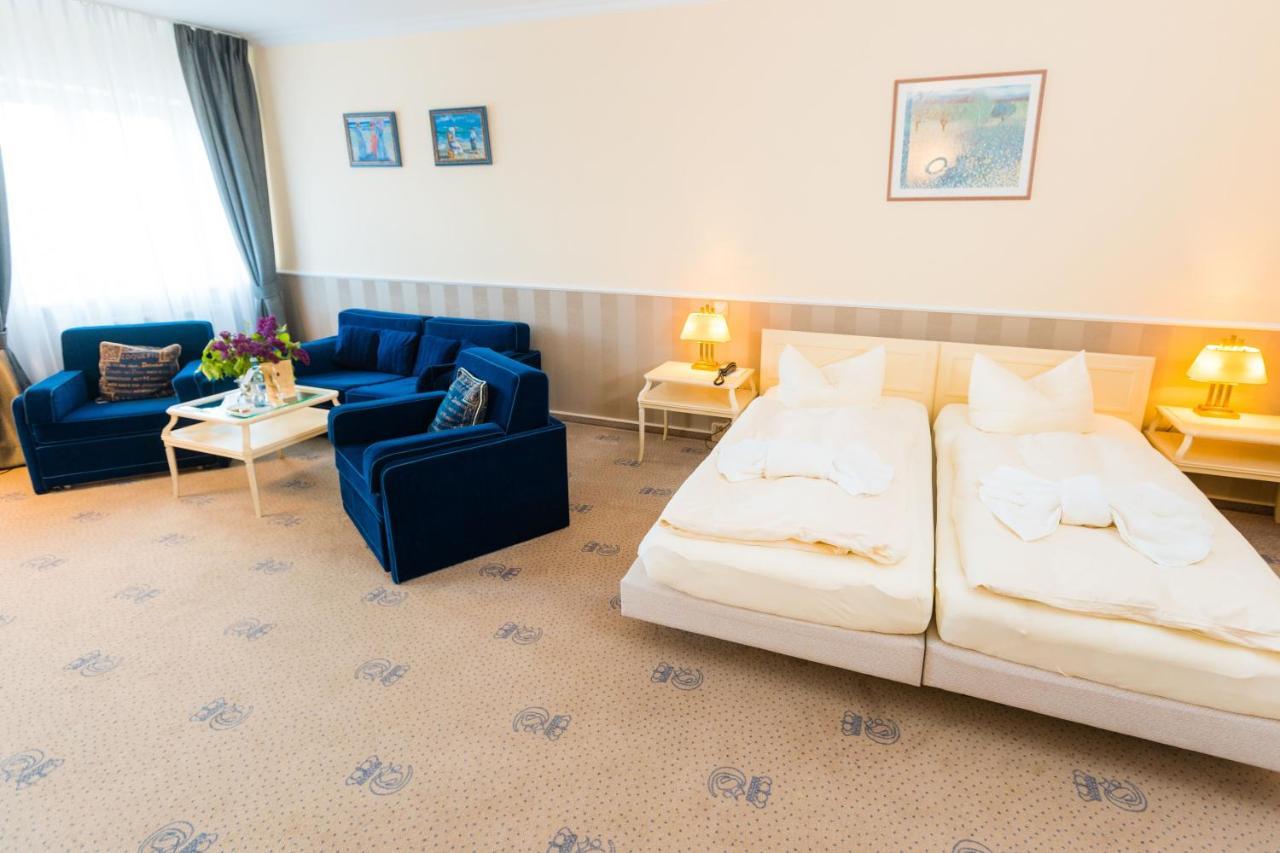 Hotel Erbprinz & Restaurant "Prinzenstube" Ludwigslust Ngoại thất bức ảnh