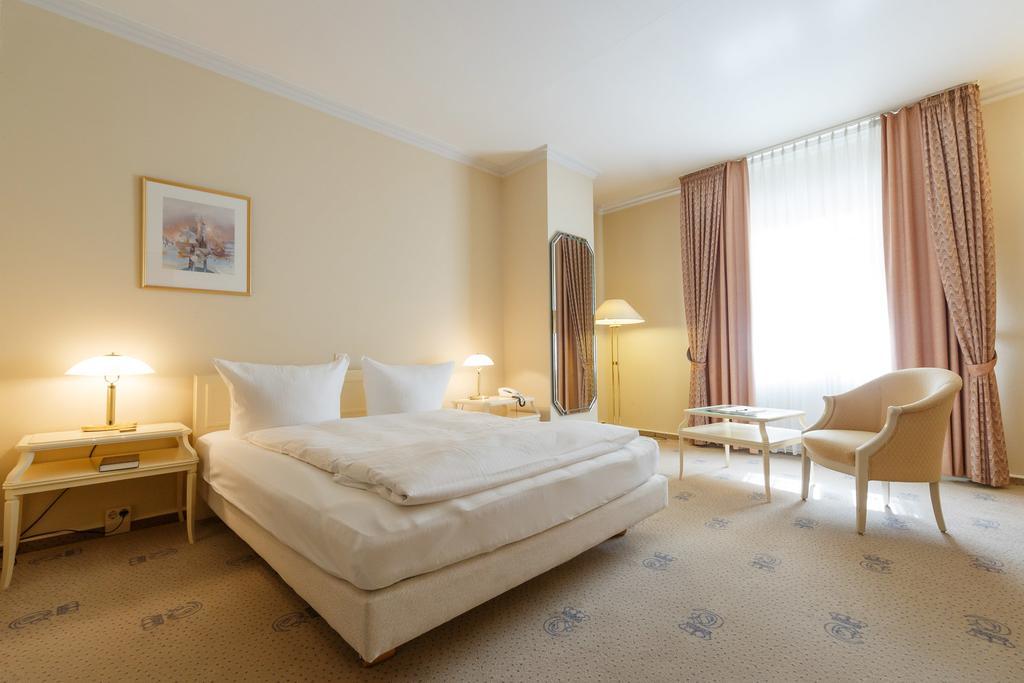 Hotel Erbprinz & Restaurant "Prinzenstube" Ludwigslust Ngoại thất bức ảnh