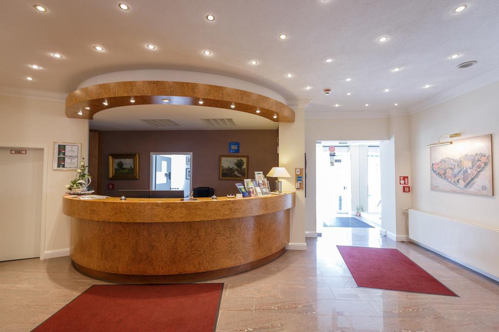 Hotel Erbprinz & Restaurant "Prinzenstube" Ludwigslust Ngoại thất bức ảnh